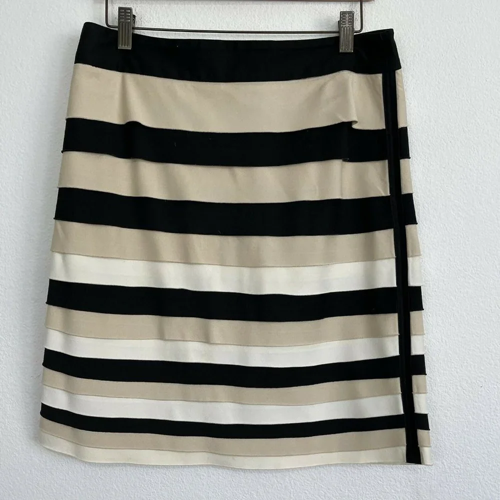 White House Black Market Skirt Tiered Beige size 6 Women’s cotton Stretch
